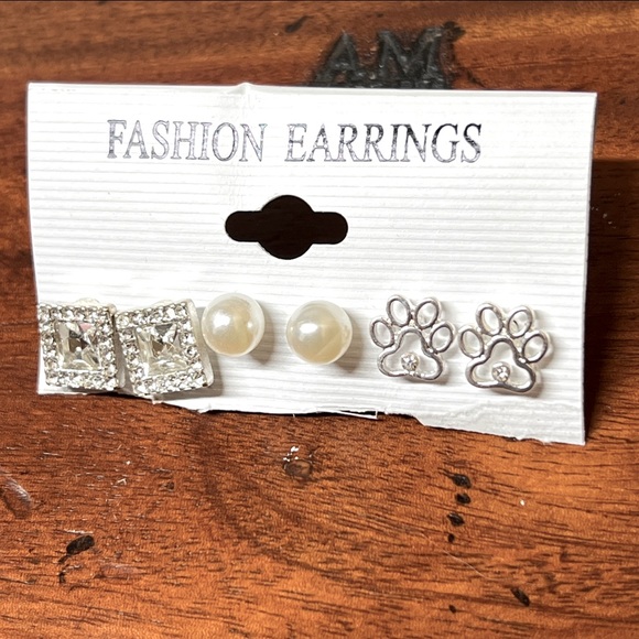 5 BRAND NEW Pairs of Earrings Silver Tone Fashion Jewelry Pierced Ears - Picture 2 of 7